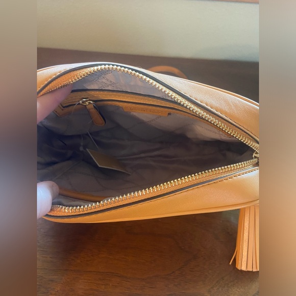 Michael Kors NWT Quilted Leather Camera Bag - Picture 7 of 16